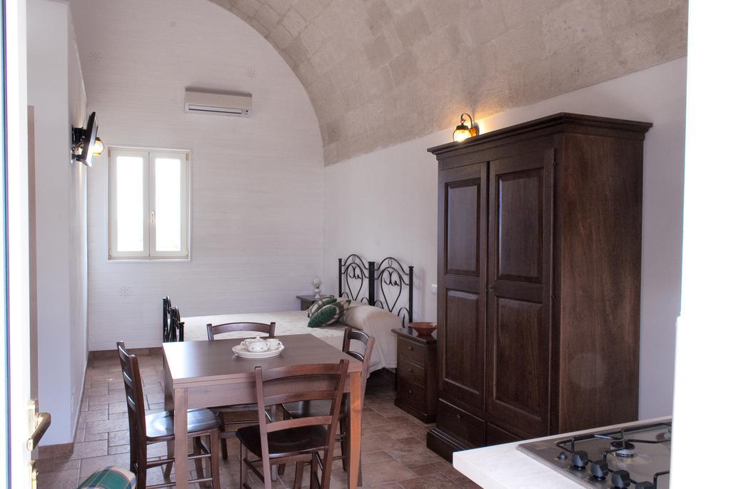 Masseria Strada Agriturismo Джиноза Стая снимка