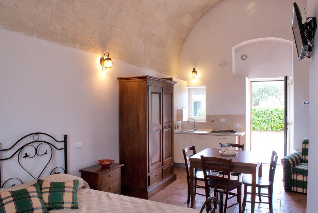 Masseria Strada Agriturismo Джиноза Стая снимка